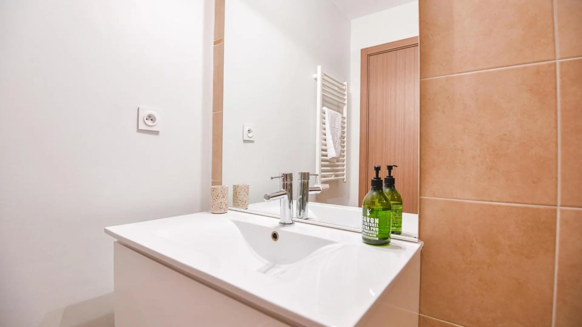 Le Dardanelles - Appart Avec Balcon Clim Parking Apartment Marseille France